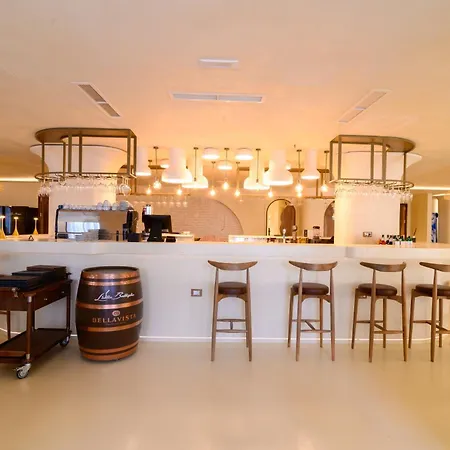 Iconic Mediterranean דרמי