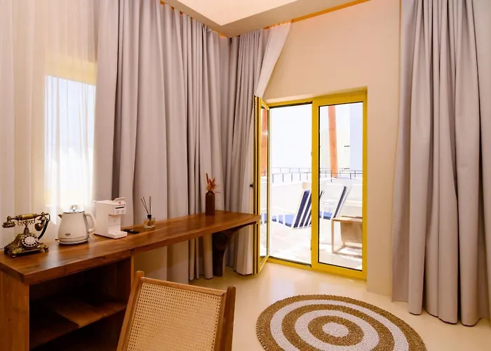 מלון Iconic Mediterranean 5*